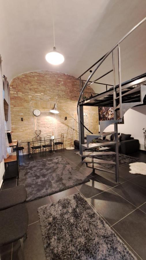 Kiraly Street , Stylish Apartment Boedapest Buitenkant foto