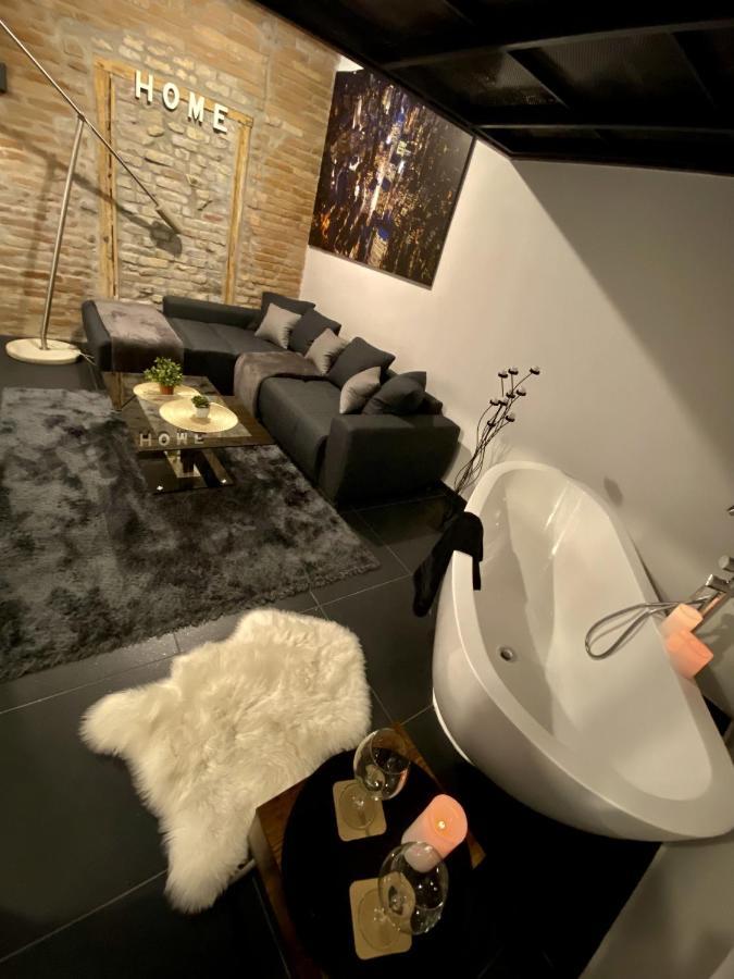 Kiraly Street , Stylish Apartment Boedapest Buitenkant foto